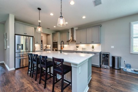 Casa en venta en Land O' Lakes, Florida, 5 dormitorios, 308.06 m2 № 1914692 - foto 4