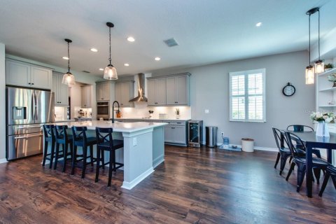 Casa en venta en Land O' Lakes, Florida, 5 dormitorios, 308.06 m2 № 1914692 - foto 3