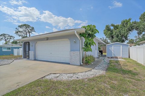 House in Venice, Florida 2 bedrooms, 104.61 sq.m. № 1654605 - photo 3
