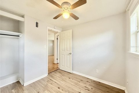 House in Largo, Florida 3 bedrooms, 65.4 sq.m. № 1908923 - photo 27