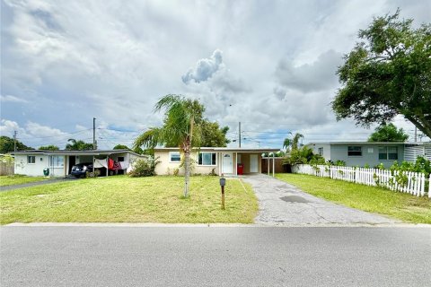 House in Largo, Florida 3 bedrooms, 65.4 sq.m. № 1908923 - photo 1