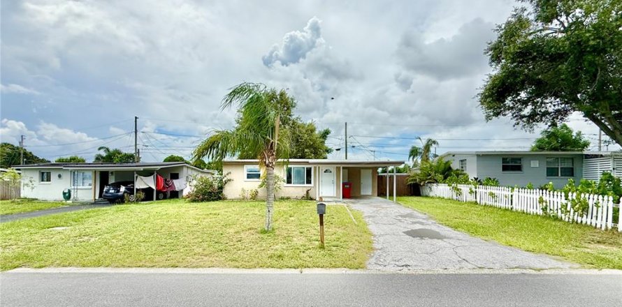 House in Largo, Florida 3 bedrooms, 65.4 sq.m. № 1908923