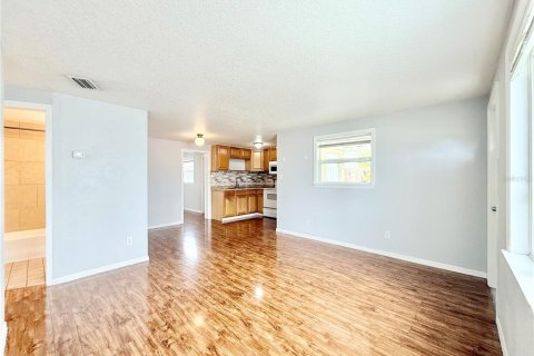 House in Largo, Florida 3 bedrooms, 65.4 sq.m. № 1908923 - photo 13