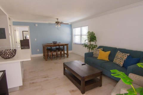 Apartamento en alquiler en Miami Beach, Florida, 1 dormitorio, 47.38 m2 № 1942892 - foto 16