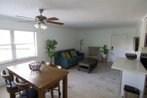 Apartamento en alquiler en Miami Beach, Florida, 1 dormitorio, 47.38 m2 № 1942892 - foto 4