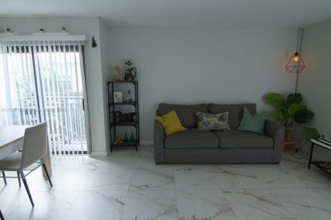 Apartamento en alquiler en Miami Beach, Florida, 1 dormitorio, 47.38 m2 № 1942892 - foto 3