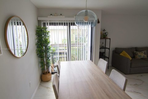 Apartamento en alquiler en Miami Beach, Florida, 1 dormitorio, 47.38 m2 № 1942892 - foto 1