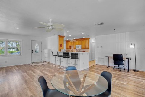 Villa ou maison à louer à Saint Pete Beach, Floride: 3 chambres, 120.77 m2 № 1915338 - photo 5
