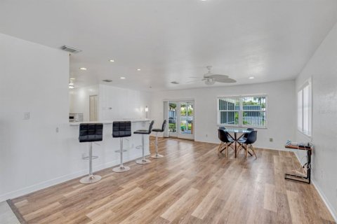 Villa ou maison à louer à Saint Pete Beach, Floride: 3 chambres, 120.77 m2 № 1915338 - photo 3