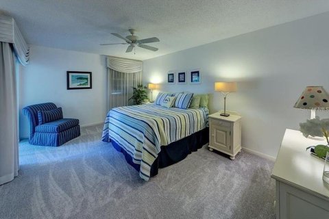 Condo in Sarasota, Florida, 2 bedrooms  № 212939 - photo 12