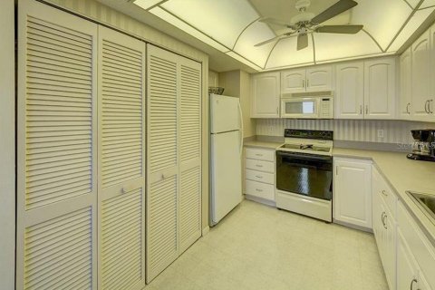 Condo in Sarasota, Florida, 2 bedrooms  № 212939 - photo 9