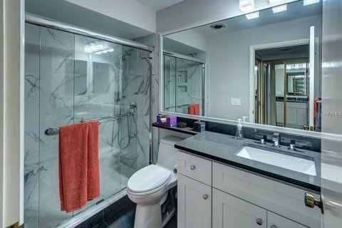 Condo in Sarasota, Florida, 2 bedrooms  № 212939 - photo 16