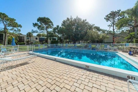 Condo in Sarasota, Florida, 2 bedrooms  № 212939 - photo 18
