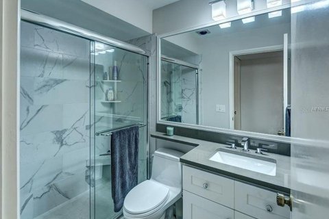 Condo in Sarasota, Florida, 2 bedrooms  № 212939 - photo 14