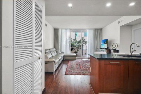 Condo in Coral Gables, Florida, 2 bedrooms № 1985389 - photo 4