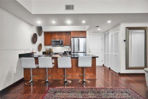 Condo in Coral Gables, Florida, 2 bedrooms № 1985389 - photo 11