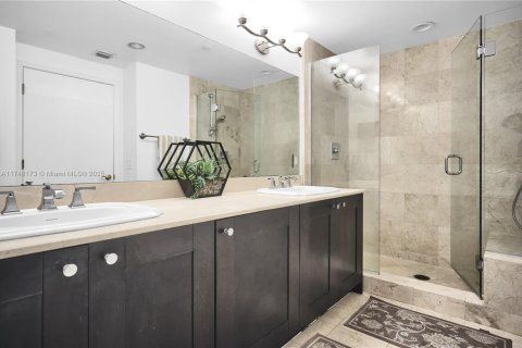 Condo in Coral Gables, Florida, 2 bedrooms № 1985389 - photo 19