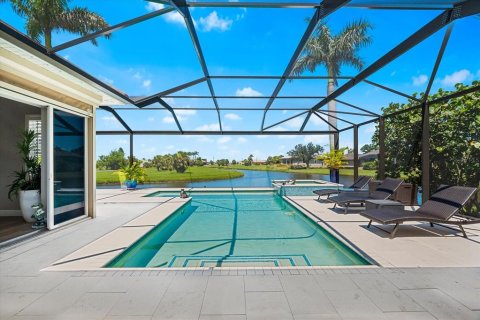 House in Punta Gorda, Florida 3 bedrooms, 206.71 sq.m. № 1894292 - photo 6