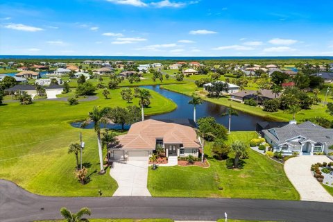 House in Punta Gorda, Florida 3 bedrooms, 206.71 sq.m. № 1894292 - photo 5