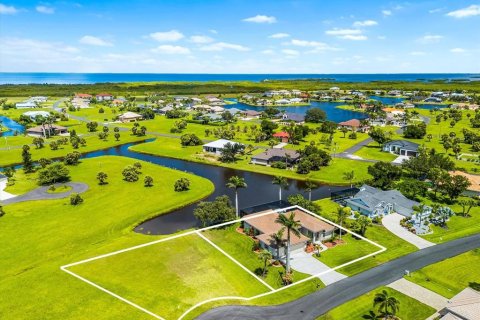 House in Punta Gorda, Florida 3 bedrooms, 206.71 sq.m. № 1894292 - photo 3