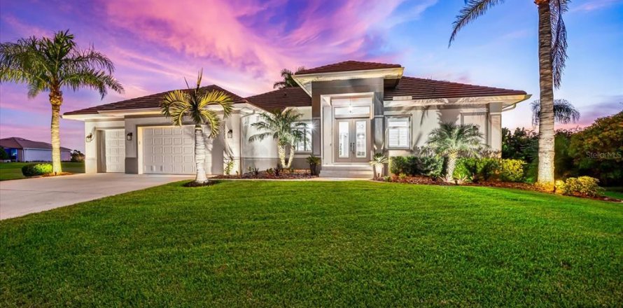 House in Punta Gorda, Florida 3 bedrooms, 206.71 sq.m. № 1894292