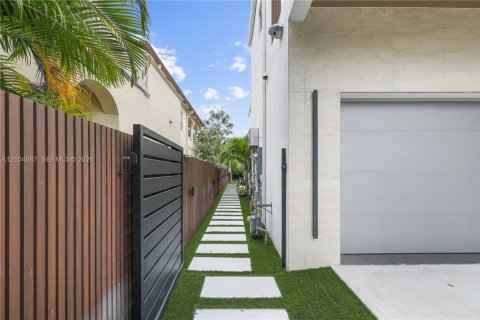 Villa ou maison à vendre à Fort Lauderdale, Floride: 5 chambres, 319.4 m2 № 2413144 - photo 10