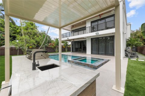 Villa ou maison à Fort Lauderdale, Floride 5 chambres, 319.4 m2 № 2413144