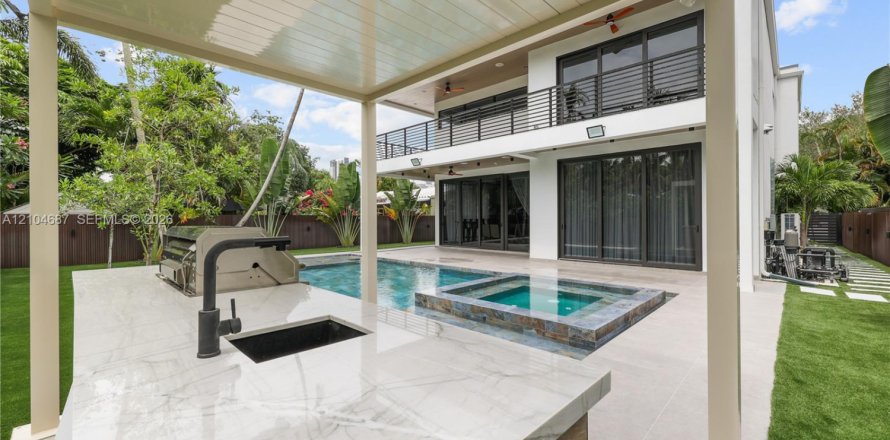 Villa ou maison à Fort Lauderdale, Floride 5 chambres, 319.4 m2 № 2413144