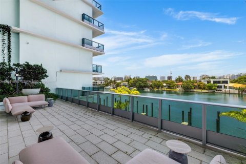 Condo in Bay Harbor Islands, Florida, 1 bedroom  № 2184179 - photo 25