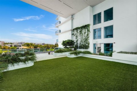Condo in Bay Harbor Islands, Florida, 1 bedroom  № 2184179 - photo 24