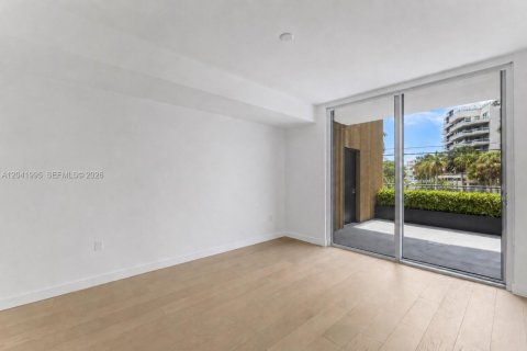 Condo in Bay Harbor Islands, Florida, 1 bedroom  № 2184179 - photo 12