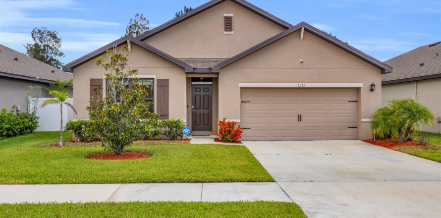 Casa en St. Lucie, Florida 4 dormitorios, 168.34 m2 № 2177140