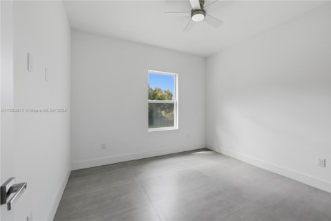 House in Port Charlotte, Florida 3 bedrooms, 125.05 sq.m. № 2081979 - photo 16