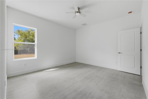 House in Port Charlotte, Florida 3 bedrooms, 125.05 sq.m. № 2081979 - photo 22