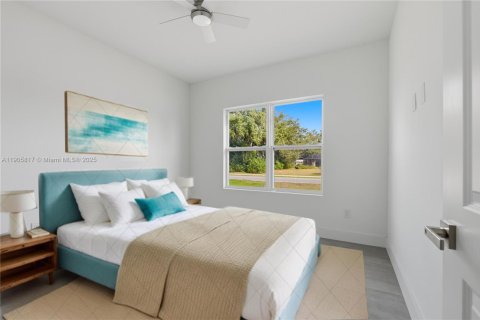 House in Port Charlotte, Florida 3 bedrooms, 125.05 sq.m. № 2081979 - photo 12