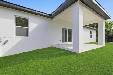 House in Port Charlotte, Florida 3 bedrooms, 125.05 sq.m. № 2081979 - photo 25