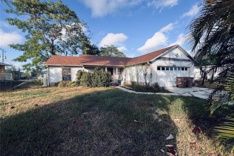 House in Cape Coral, Florida 3 bedrooms, 114.08 sq.m. № 2210914 - photo 2
