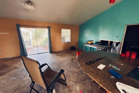 House in Cape Coral, Florida 3 bedrooms, 114.08 sq.m. № 2210914 - photo 16