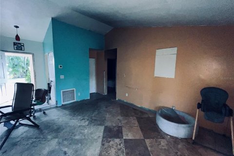 House in Cape Coral, Florida 3 bedrooms, 114.08 sq.m. № 2210914 - photo 11
