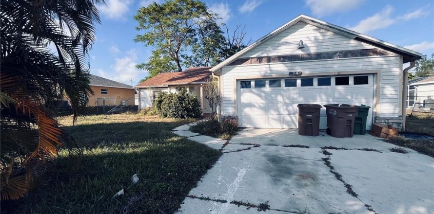 House in Cape Coral, Florida 3 bedrooms, 114.08 sq.m. № 2210914