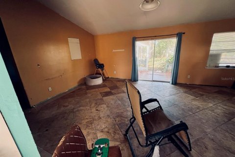 House in Cape Coral, Florida 3 bedrooms, 114.08 sq.m. № 2210914 - photo 18