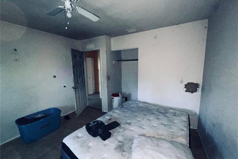 House in Cape Coral, Florida 3 bedrooms, 114.08 sq.m. № 2210914 - photo 24