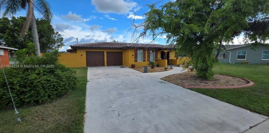 Casa en Cape Coral, Florida 3 dormitorios № 1872005