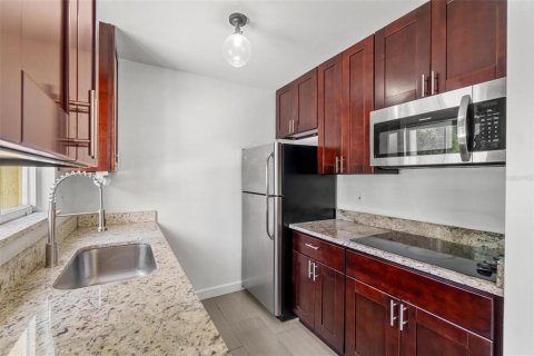 Condominio en venta en Tampa, Florida, 1 dormitorio, 55.74 m2 № 1786153 - foto 8