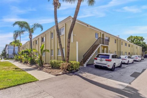 Condominio en venta en Tampa, Florida, 1 dormitorio, 55.74 m2 № 1786153 - foto 14