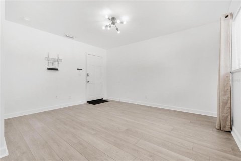 Condominio en venta en Tampa, Florida, 1 dormitorio, 55.74 m2 № 1786153 - foto 12