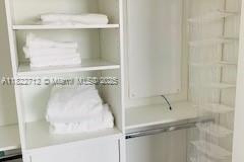 Condominio en venta en Miami, Florida, 1 dormitorio, 75.62 m2 № 1937722 - foto 15