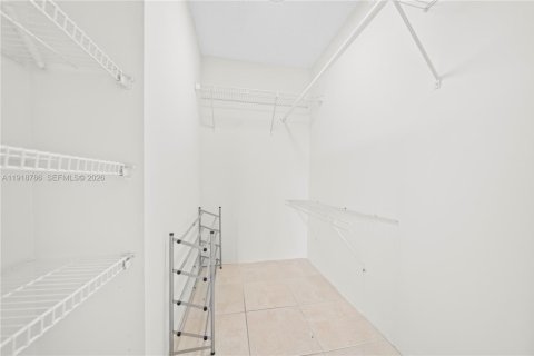 Condominio en venta en Miami Beach, Florida, 1 dormitorio, 68.84 m2 № 1972080 - foto 10