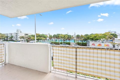 Condominio en venta en Miami Beach, Florida, 1 dormitorio, 68.84 m2 № 1972080 - foto 13