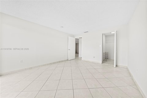 Condominio en venta en Miami Beach, Florida, 1 dormitorio, 68.84 m2 № 1972080 - foto 9